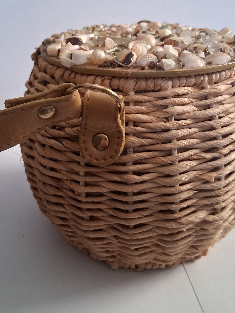 Woven Straw Shell-Embellished Top Handle Bag - Natural - Picture 4 of 7